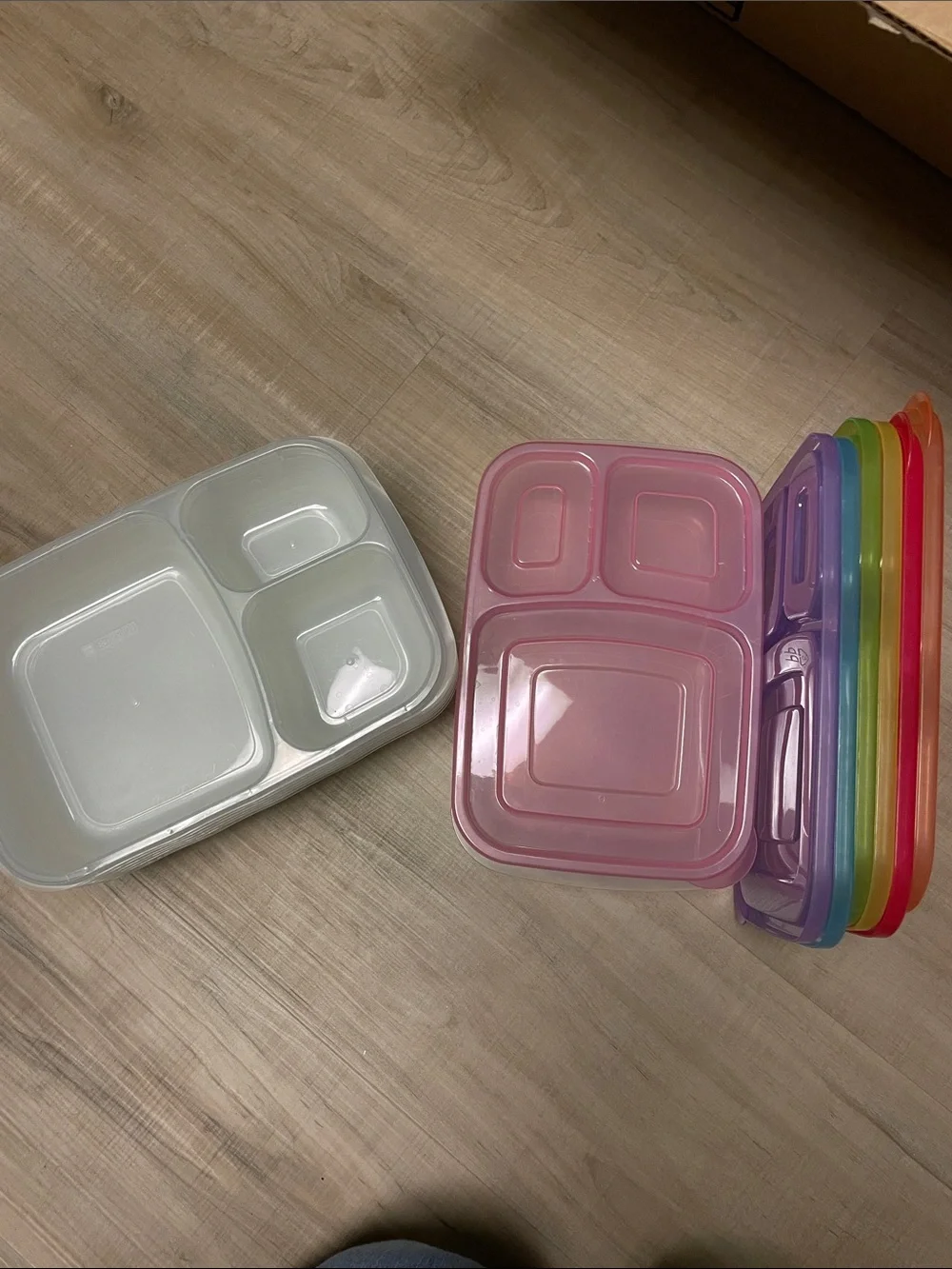 7 Containers/Lids with Dividers